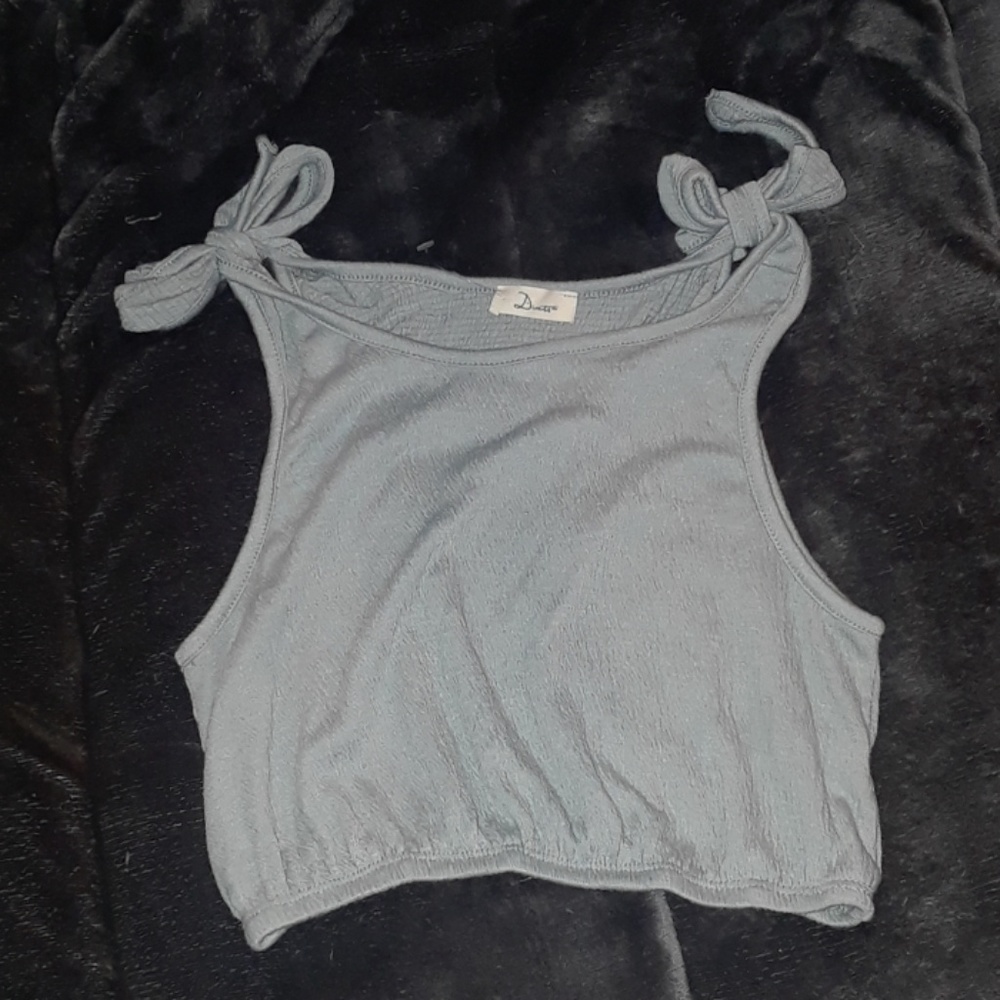 NWOT~ Adorable lightly ribbed Rayon crop top ~ 🖤
